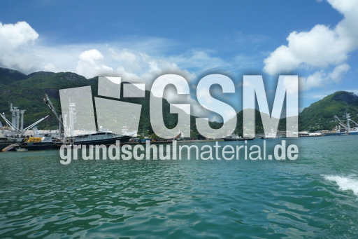 Seychellen Victoria Hafen.jpg